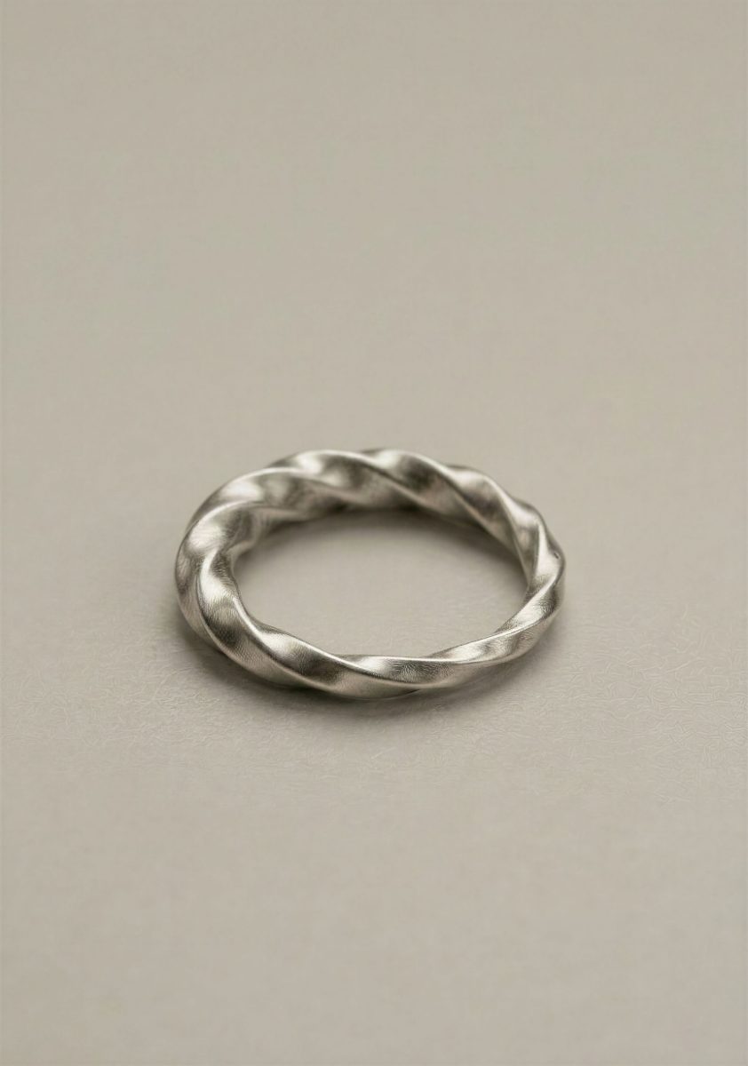 Anillo Barroque 001 — torsión continua en plata 925
